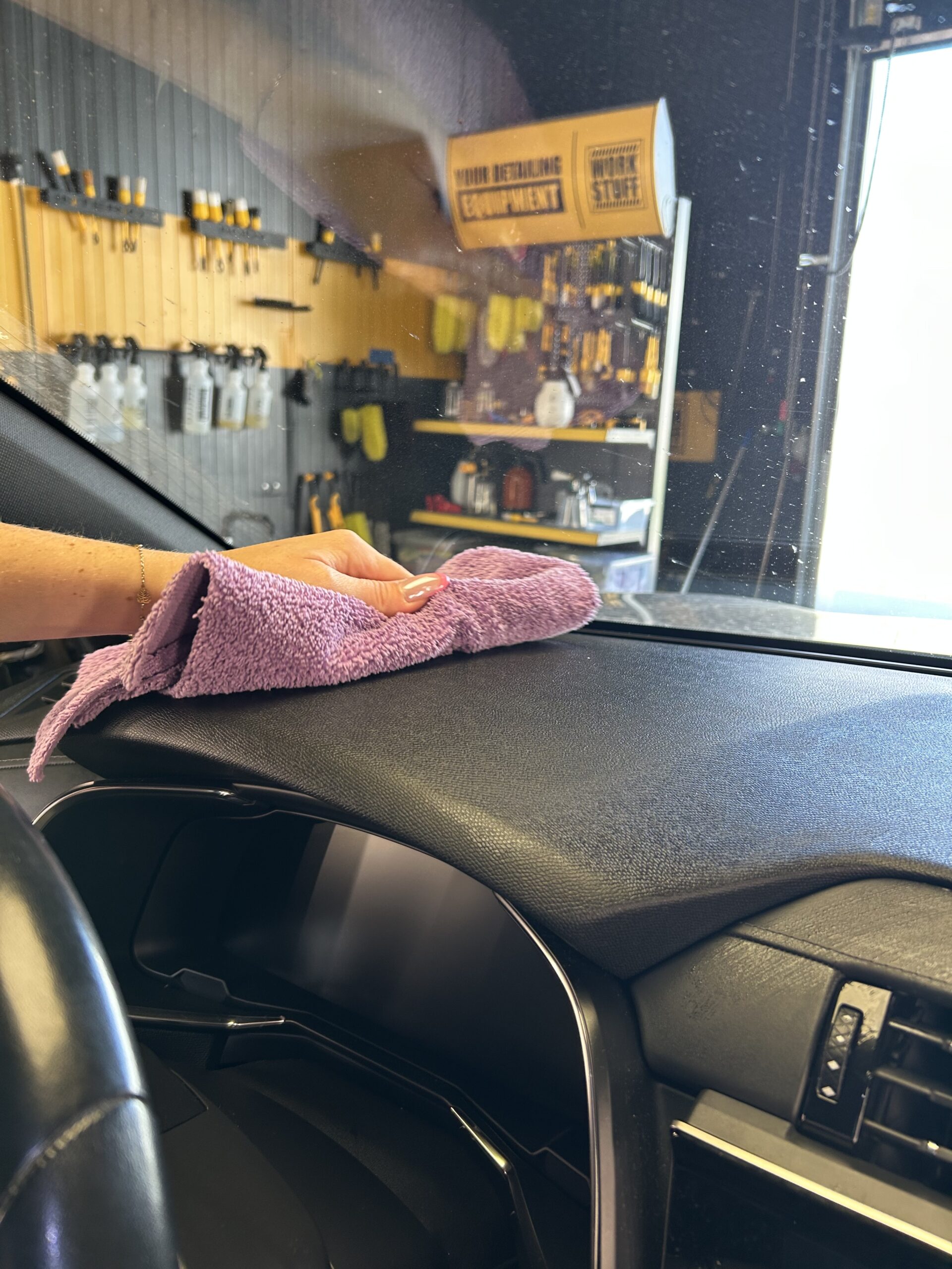 Mikrofibra Work Stuff Gentleman Basic używana z Interior Detailer
